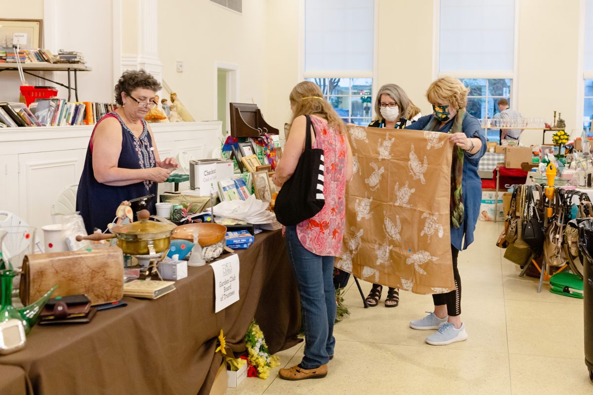Garden Club's Flea Market draws treasure hunters Garden Club of